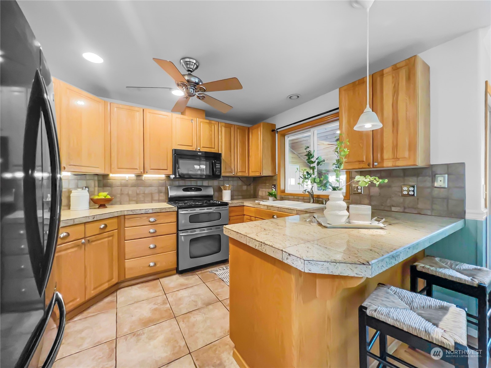 20335 Hoved Road Poulsbo, WA 98370 - Photo 7 of 24 Gallery Image 7