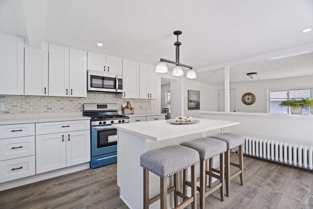 11 Spring Street Salisbury, MA 01952 - Photo 4 of 23 Gallery Image 4