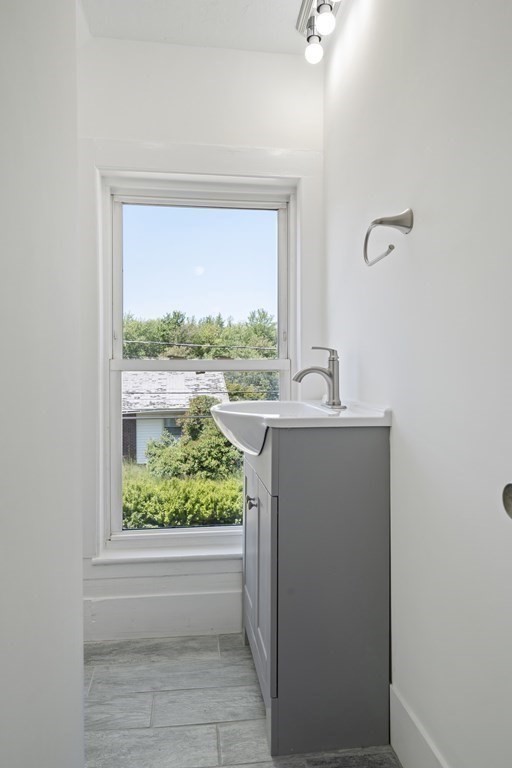 11 Spring Street Salisbury, MA 01952 - Photo 9 of 23 Gallery Image 9