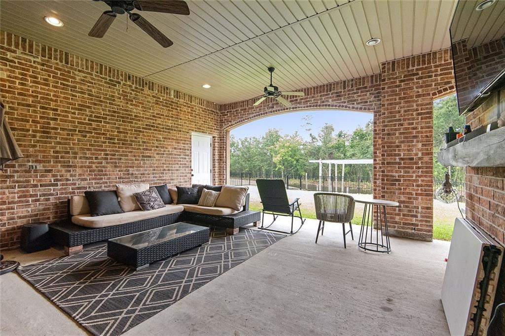 32124 Oneal Drive Springfield, LA 70462 - Photo 7 of 16 Gallery Image 7