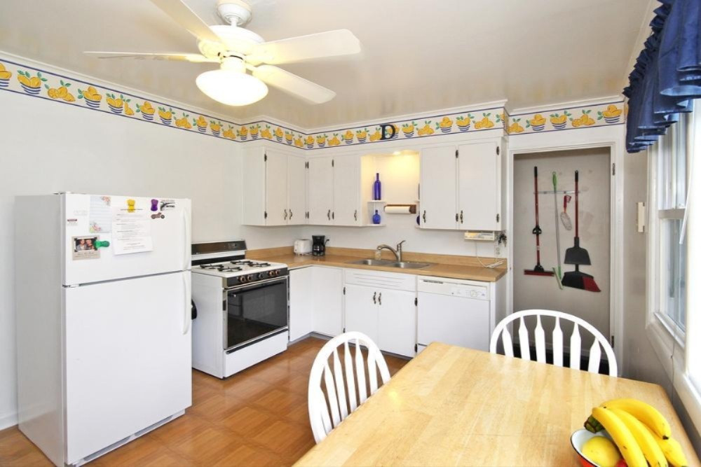 4112 Rivington Street Kalamazoo, MI 49008 - Photo 7 of 21 4112 Rivington-7