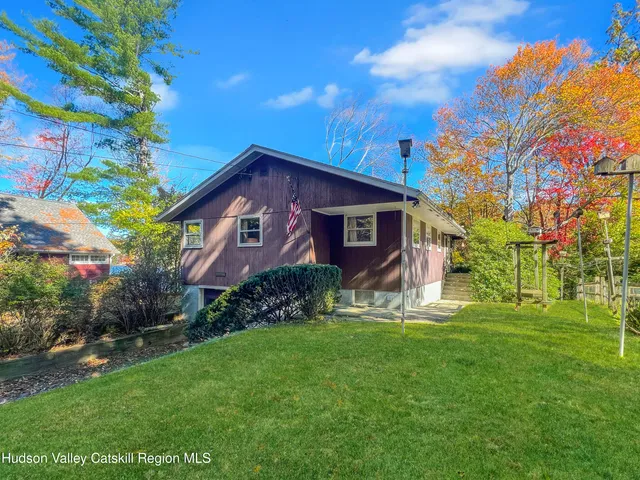 $425,000 | 1076 Lakeview Road, Copake, NY 12516
