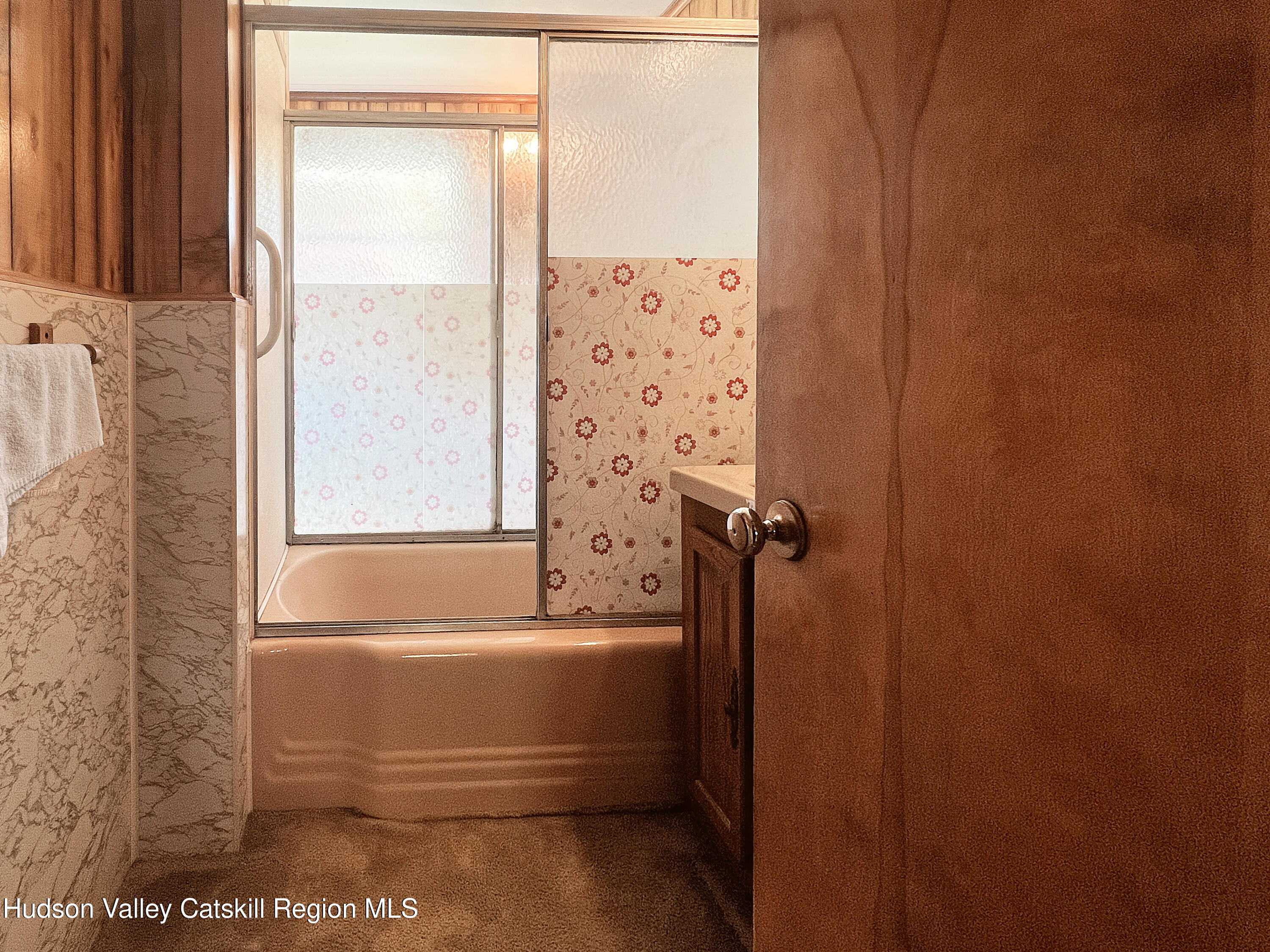 1076 Lakeview Road Copake, NY 12516 - Photo 16 of 19 a bathroom with a bathtub
