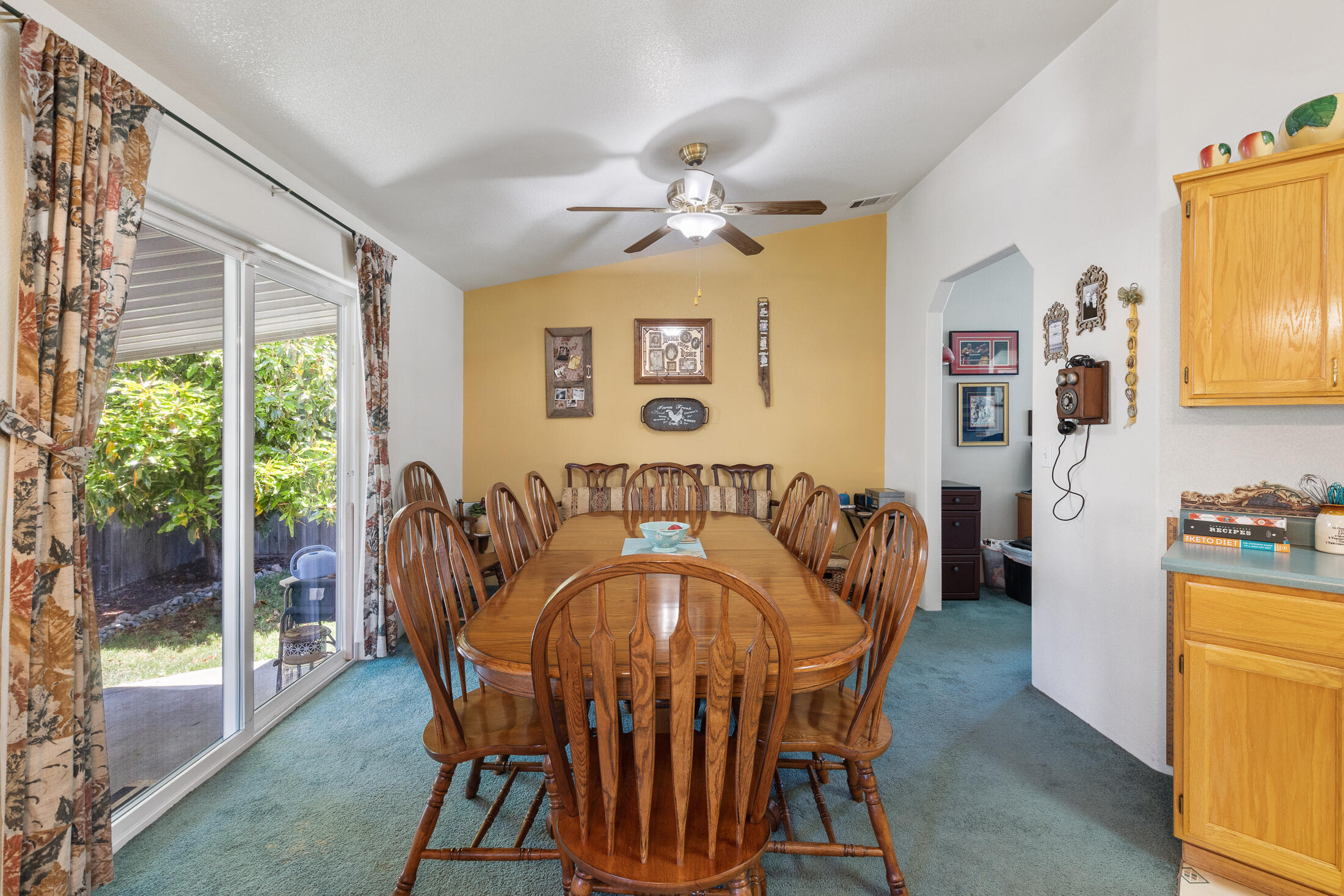 1611 West Harbeck Road Grants Pass, OR 97527 - Photo 10 of 34 0R1A7460