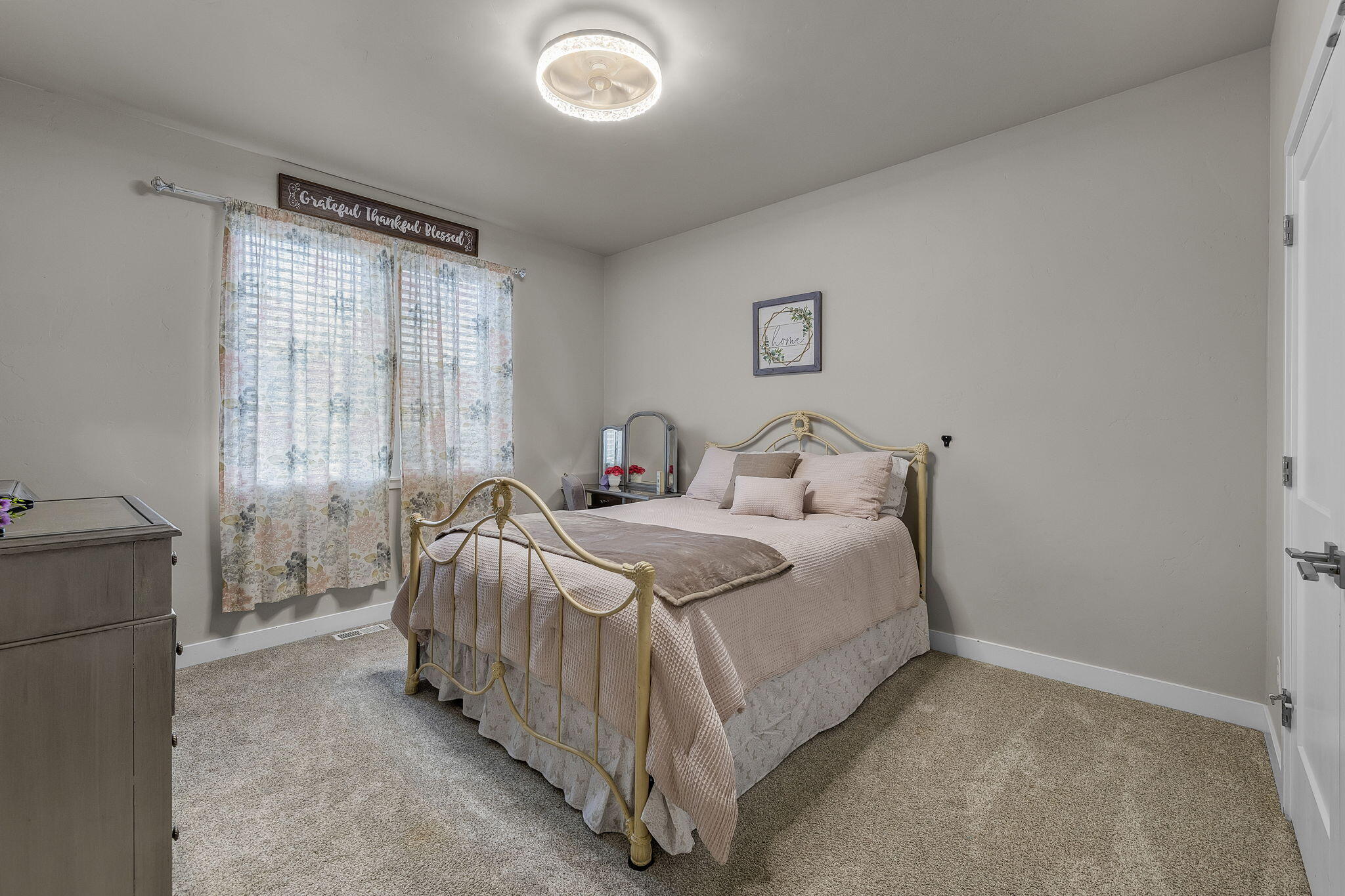 2370 Southwest Helmholtz Way Redmond, OR 97756 - Photo 18 of 31 Gallery Image 18