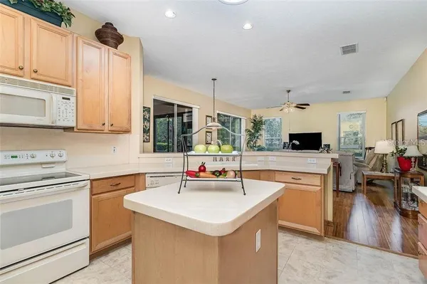 $3,600 | 10001 Highland Woods Court, Orlando, FL 32836