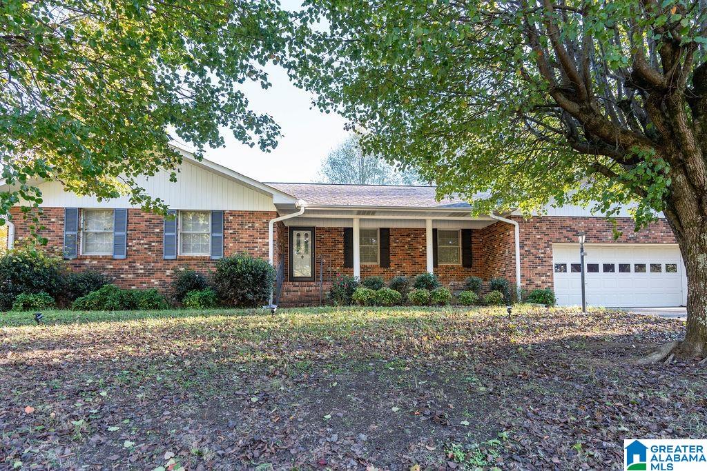 605 Magnolia Avenue Oneonta, AL 35121 - Photo 1 of 28