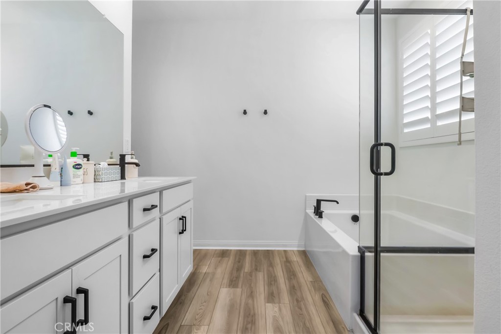 12939 Big Valley Court Riverside, CA 92503 - Photo 14 of 21 Bathroom