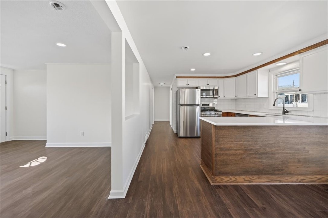 69 West View Avenue Cranston, RI 02920 - Photo 11 of 35