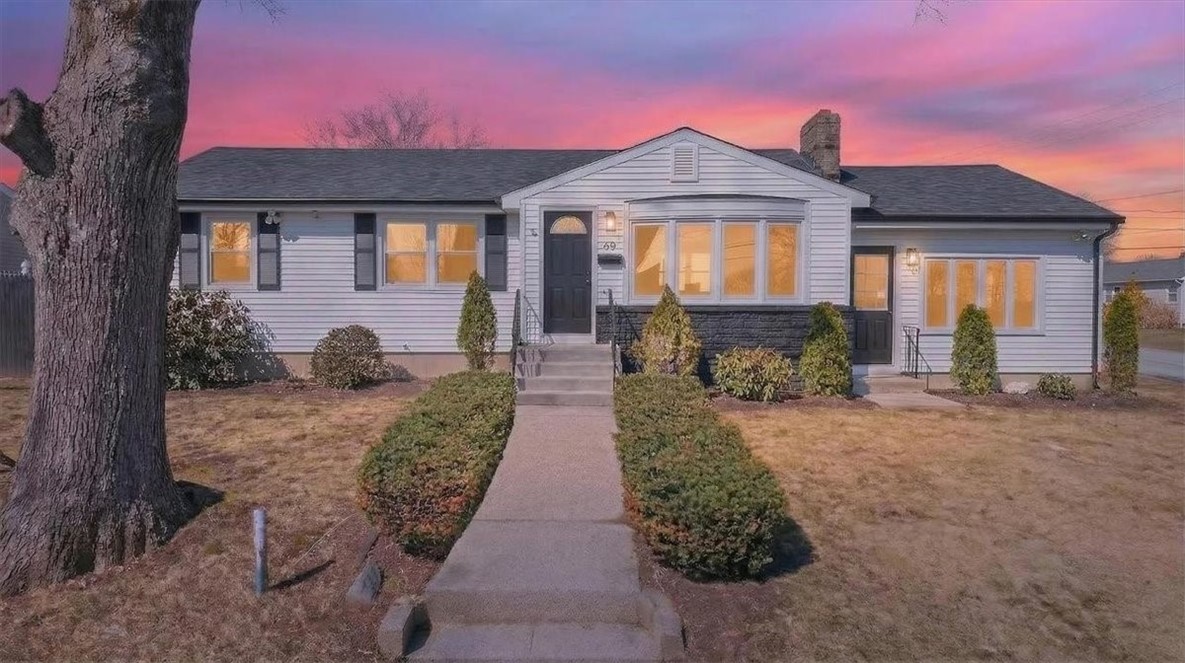 69 West View Avenue Cranston, RI 02920 - Photo 3 of 35