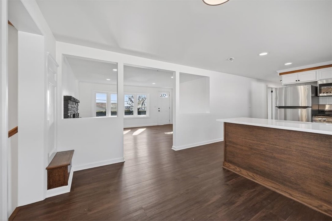 69 West View Avenue Cranston, RI 02920 - Photo 7 of 35