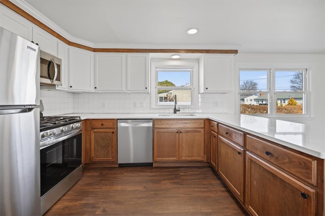 69 West View Avenue Cranston, RI 02920 - Photo 9 of 35
