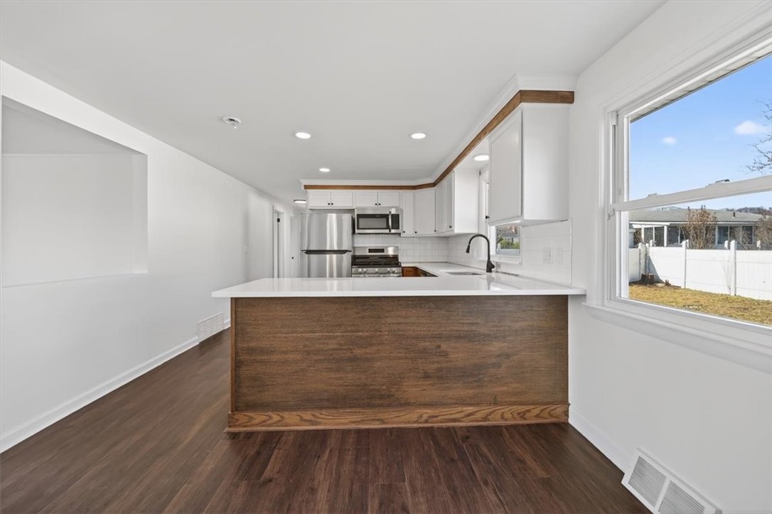 69 West View Avenue Cranston, RI 02920 - Photo 10 of 35