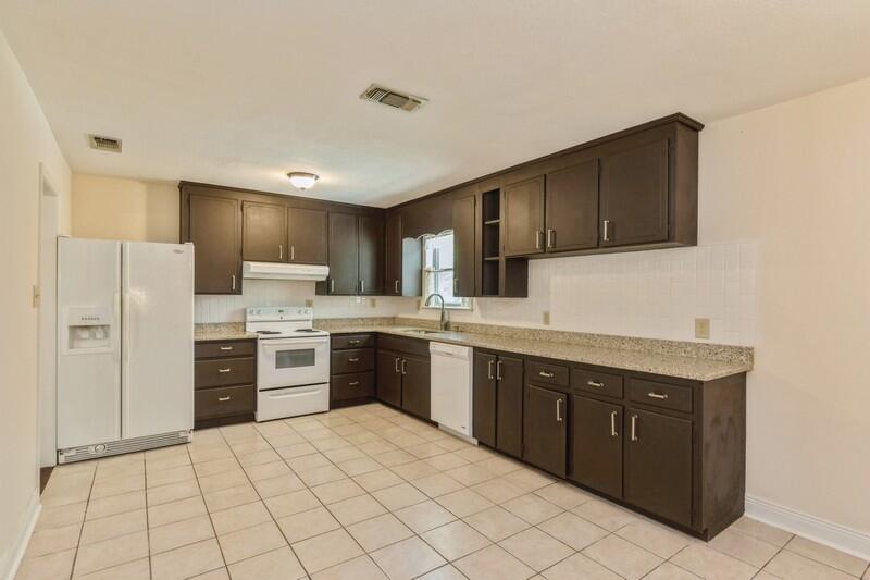 5365 Monterrey Road Crestview, FL 32539 - Photo 8 of 34 Gallery Image 8