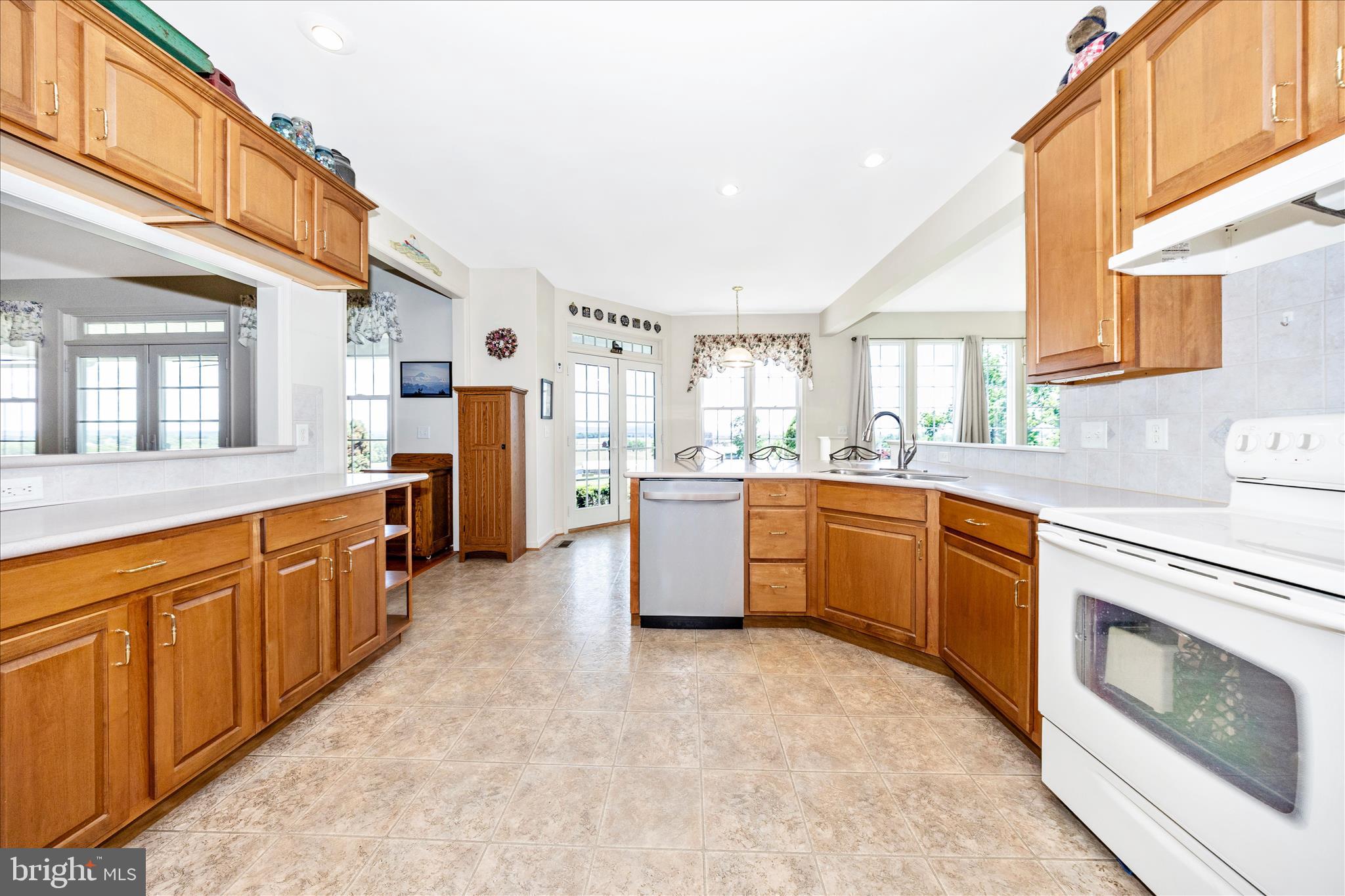 4739 Elmer Derr Road Frederick, MD 21703 - Photo 13 of 97 Kitchen