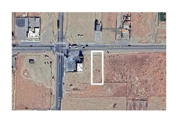 a black and white photo of a living room