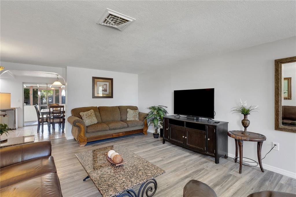 979 Kimball Road Venice, FL 34293 - Photo 6 of 40