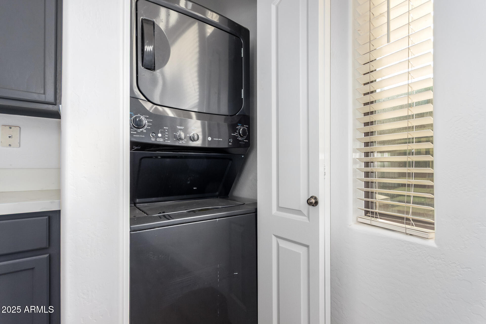 738 South Beck Avenue Tempe, AZ 85281 - Photo 28 of 31 a close view of a stove and a microwave