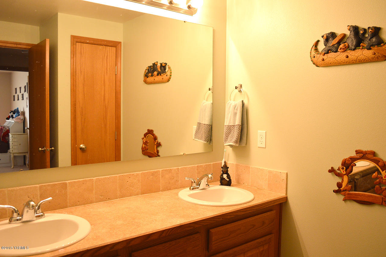 328 Cornue Road Zillah, WA 98953 - Photo 15 of 21 a bathroom with a granite countertop sink and a mirror