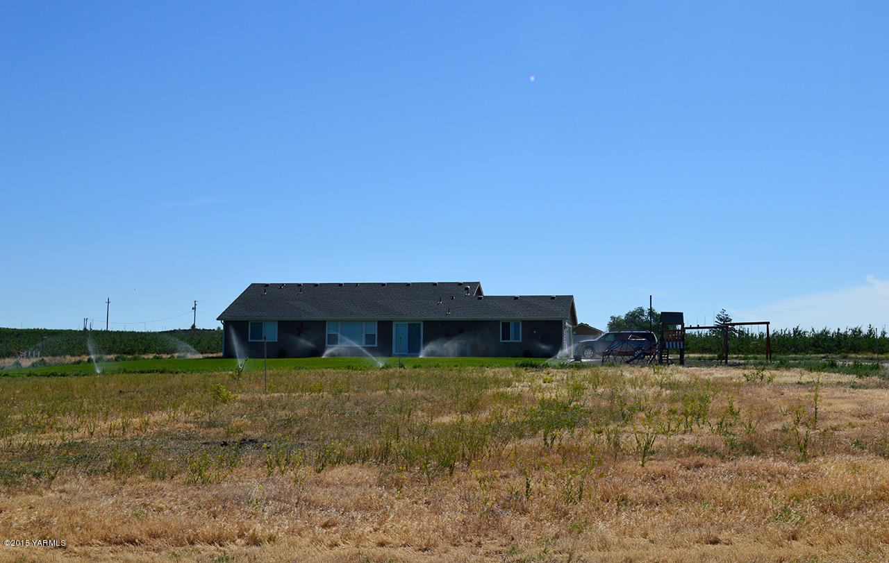 328 Cornue Road Zillah, WA 98953 - Photo 21 of 21 a view of a lake with houses in the background