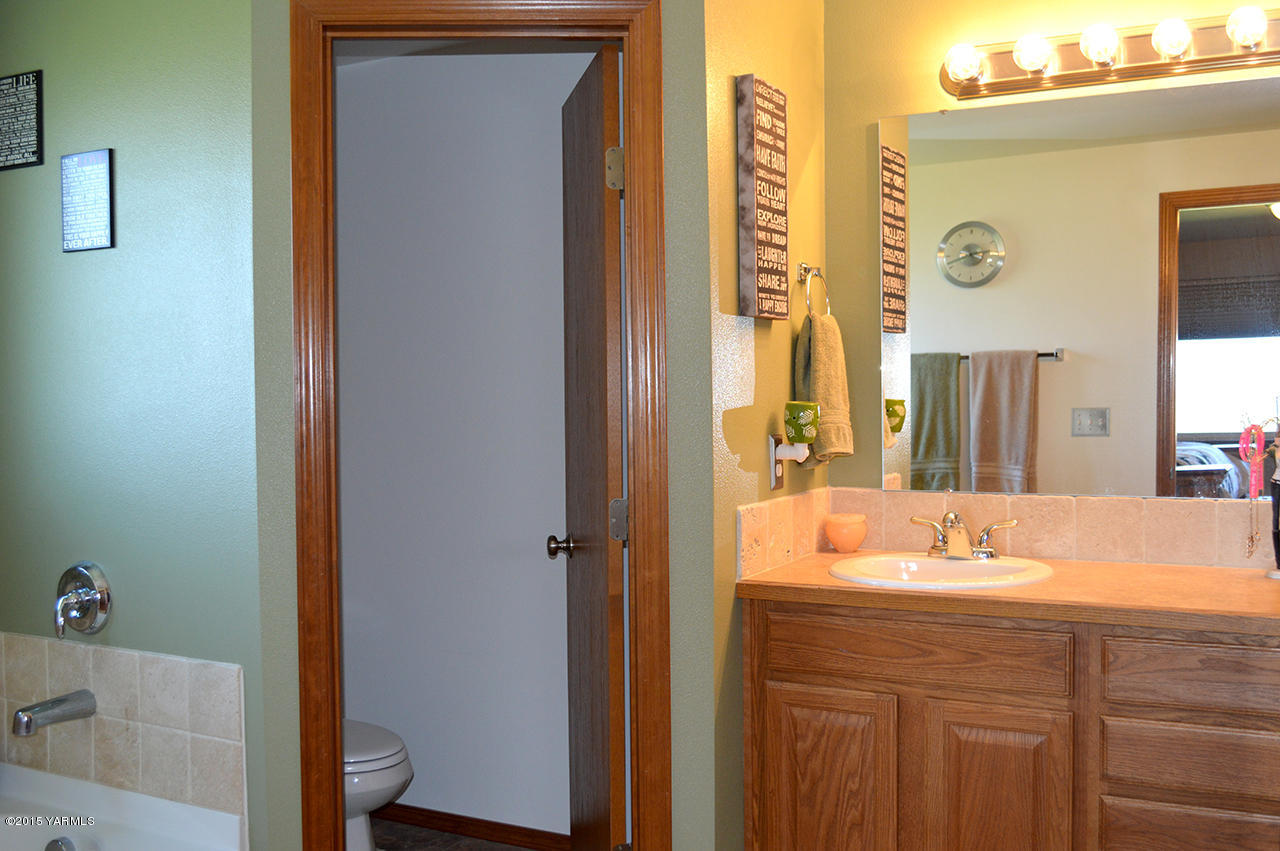 328 Cornue Road Zillah, WA 98953 - Photo 10 of 21 a bathroom with a sink and a mirror