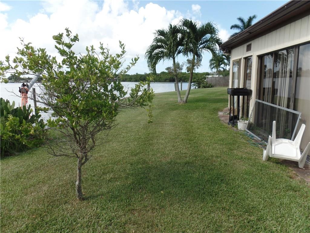150 Southwest Cabana Point Circle, Unit 13 Stuart, FL 34994 - Photo 14 of 25 Gallery Image 14