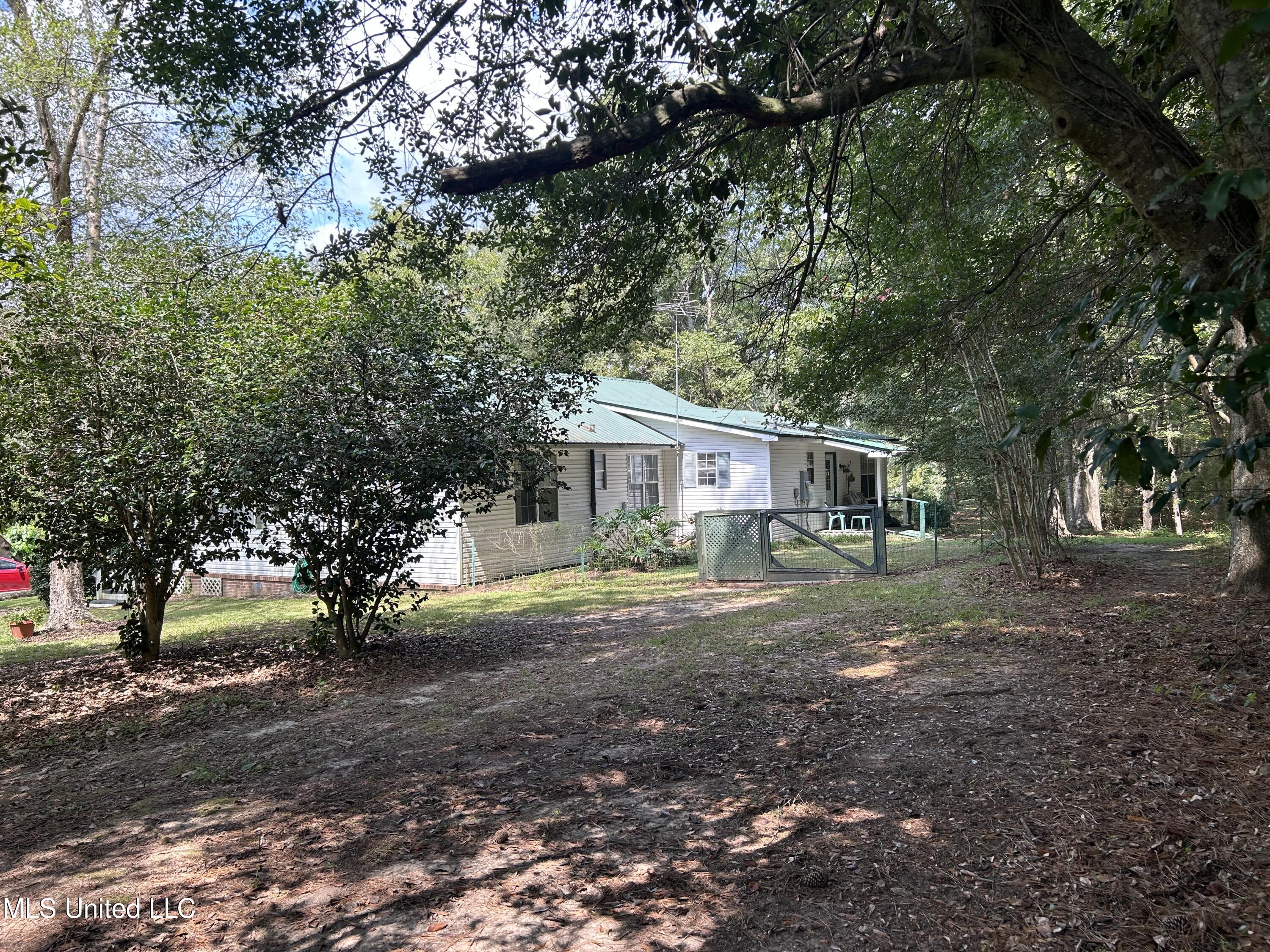 2255 Palestine Road Picayune, MS 39466 - Photo 9 of 27 IMG_3041