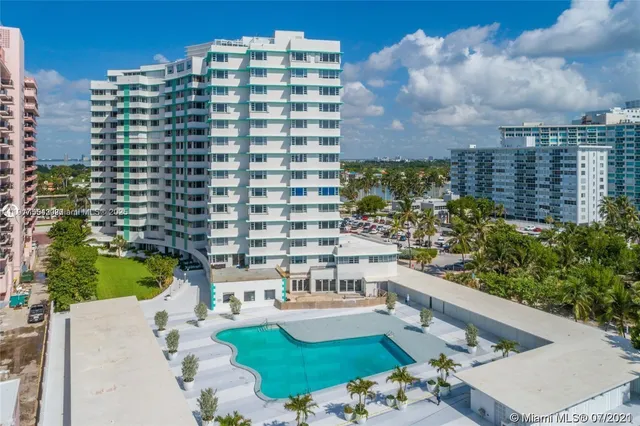 $5,495 | 5255 Collins Avenue, Unit 12F, Miami Beach, FL 33140