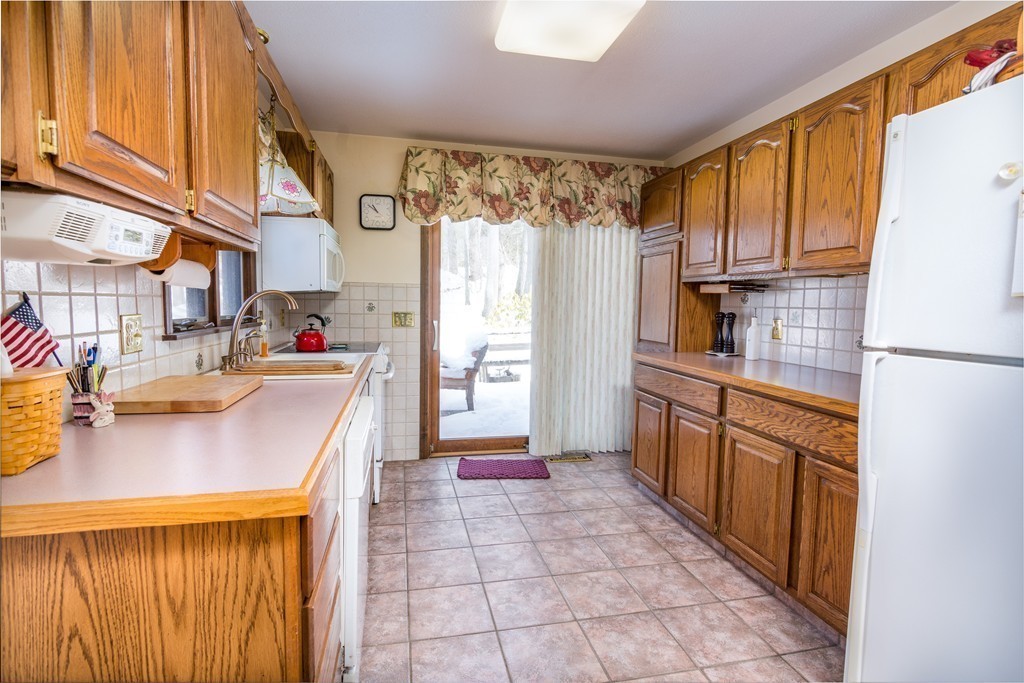 21 Maple Grove Road Hampden, MA 01036 - Photo 8 of 24 Gallery Image 8