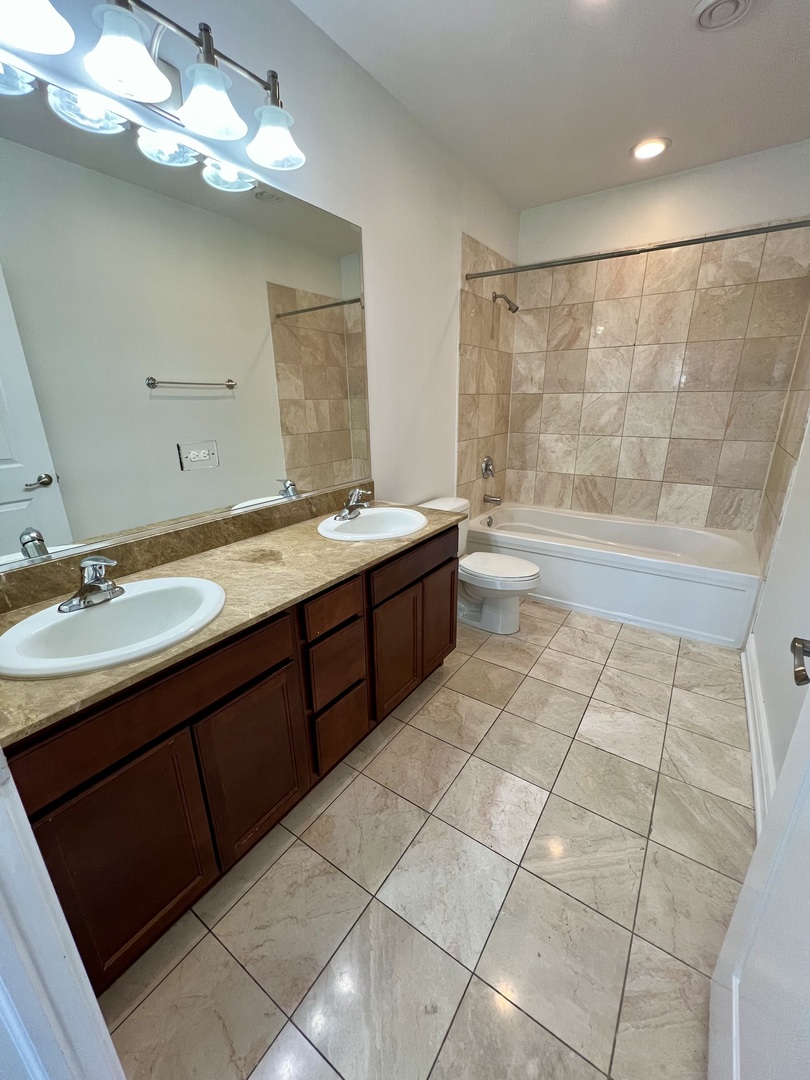 3300 West Irving Park Road, Unit F3 Chicago, IL 60618 - Photo 17 of 20