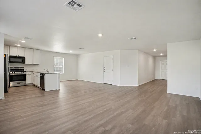 $199,900 | 10515 Varmus Drive, Converse, TX 78109