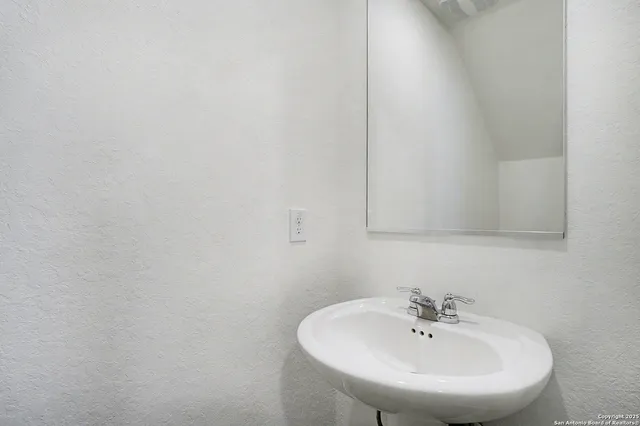 $199,900 | 10515 Varmus Drive, Converse, TX 78109