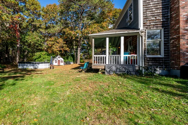 a view of a house with backyard and porch