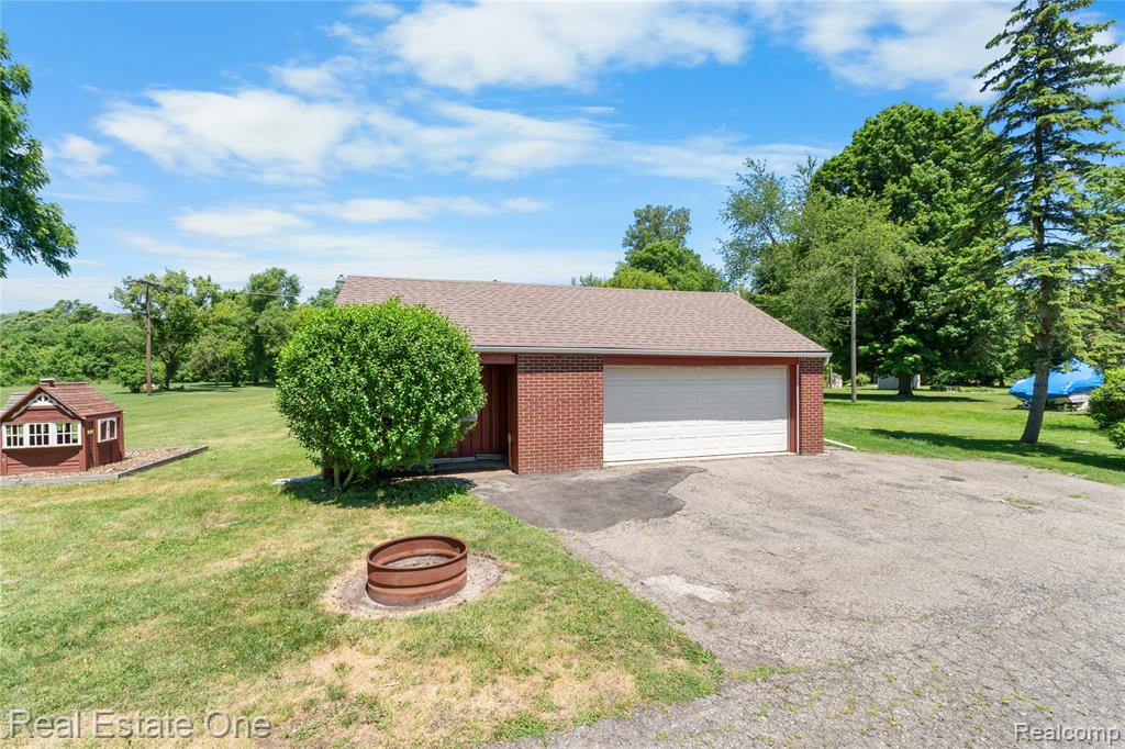 50000 Willis Road Belleville, MI 48111 - Photo 5 of 34