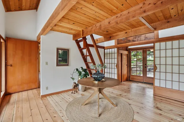 a view of entryway with a potted plant