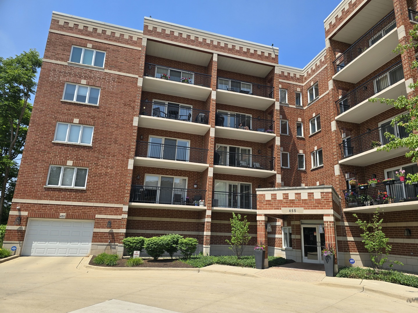 455 West Front Street, Unit 307 Wheaton, IL 60187 - Photo 1 of 1 Gallery Image 1