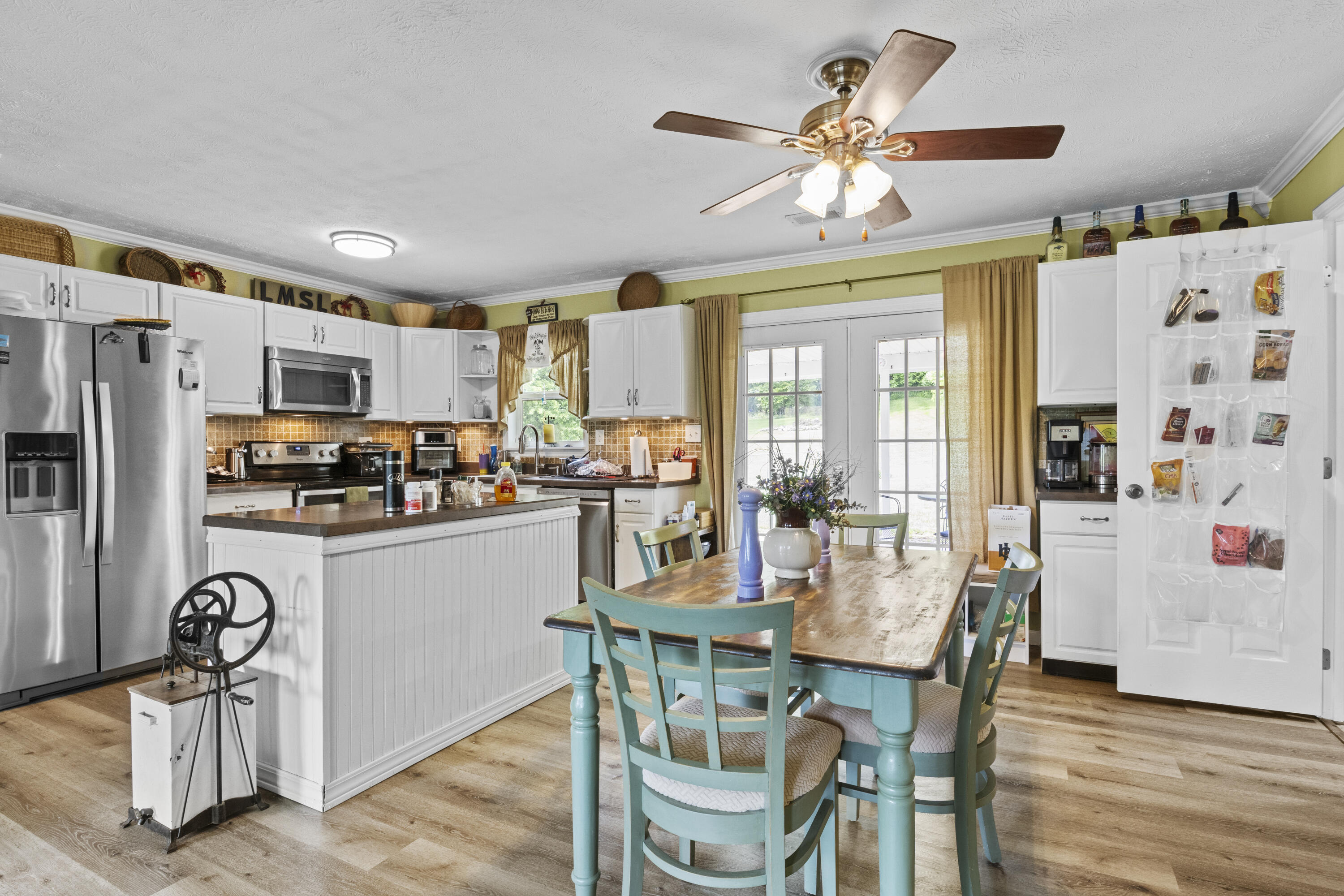 Lovely and convenient kitchen island.