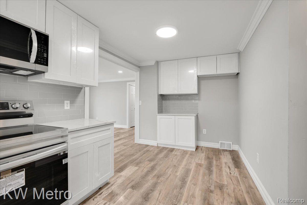 29270 Rambling Road Southfield, MI 48076 - Photo 7 of 33 Gallery Image 7