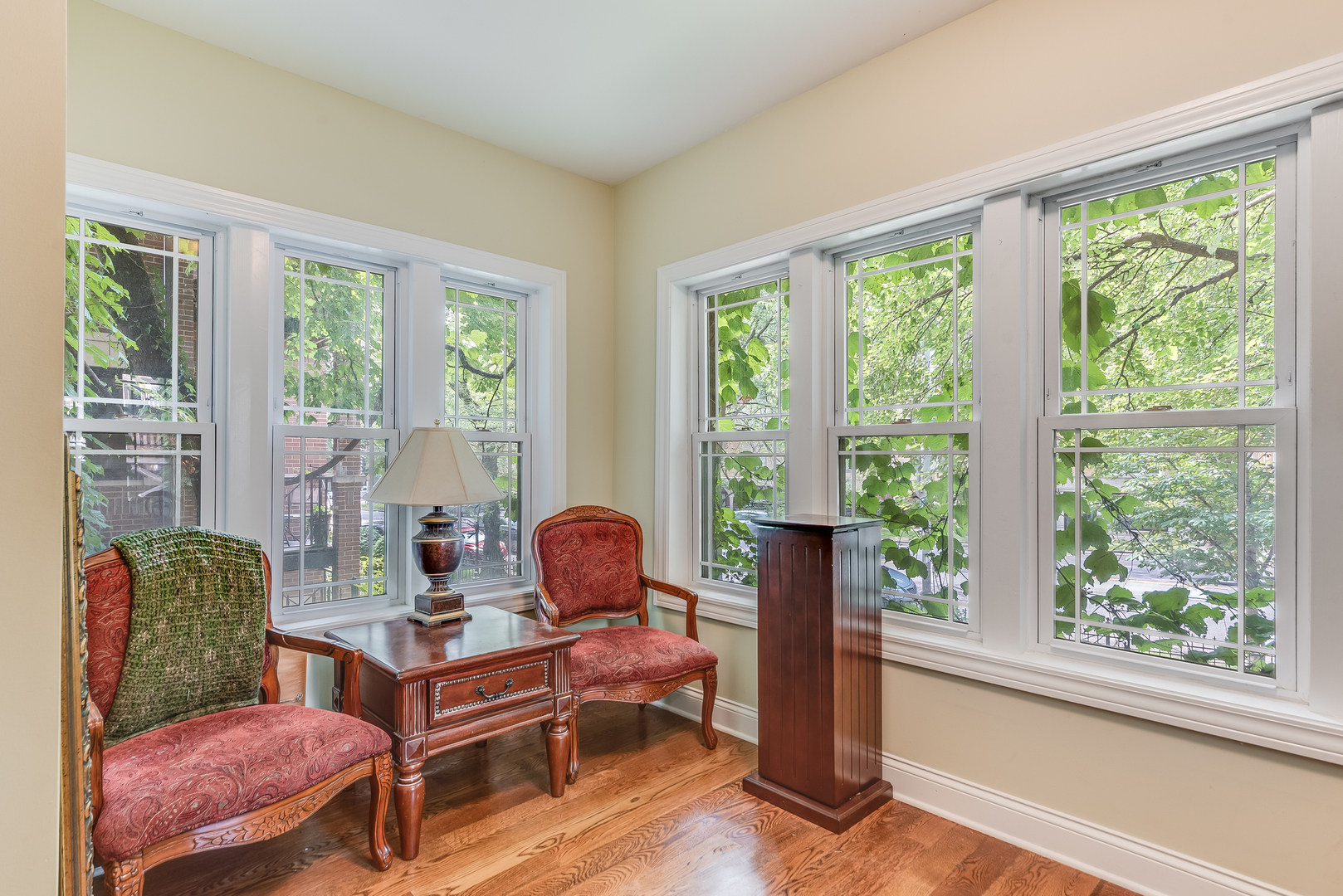 6967 North Sheridan Road, Unit 1 Chicago, IL 60626 - Photo 5 of 21 a living room with furniture and a window