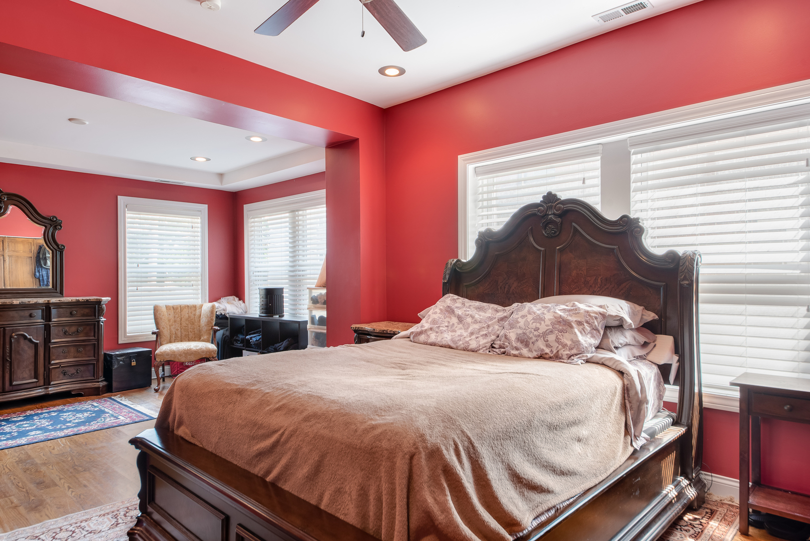 6967 North Sheridan Road, Unit 1 Chicago, IL 60626 - Photo 10 of 21 a bedroom with a bed and wooden floor