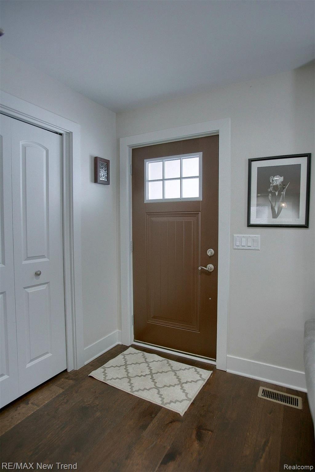 4-Foyer.jpg