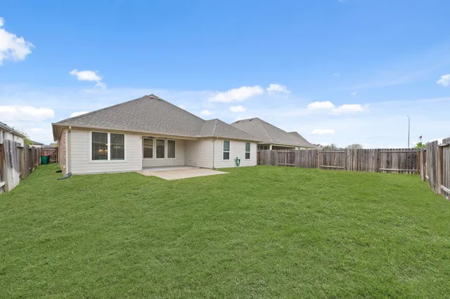 a view of a house with a big yard