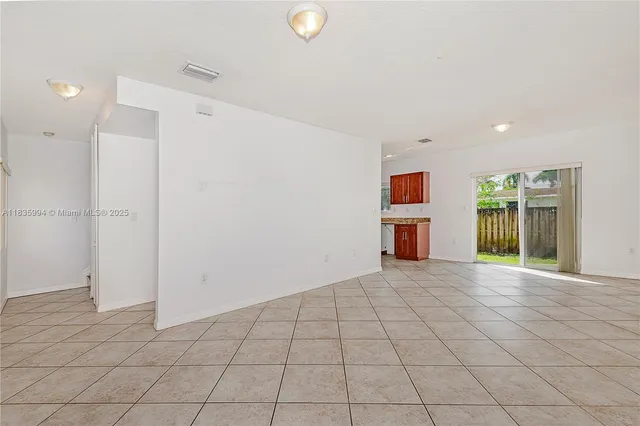 $3,000 | 205 Northeast 4th Court, Unit 211, Hallandale Beach, FL 33009