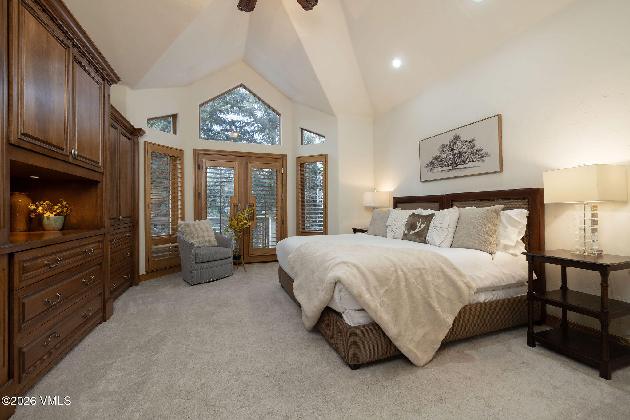 99 Castle Peak Close, Unit B Edwards, CO 81632 - Photo 11 of 35 a spacious bedroom with a bed painting on wall and a large window