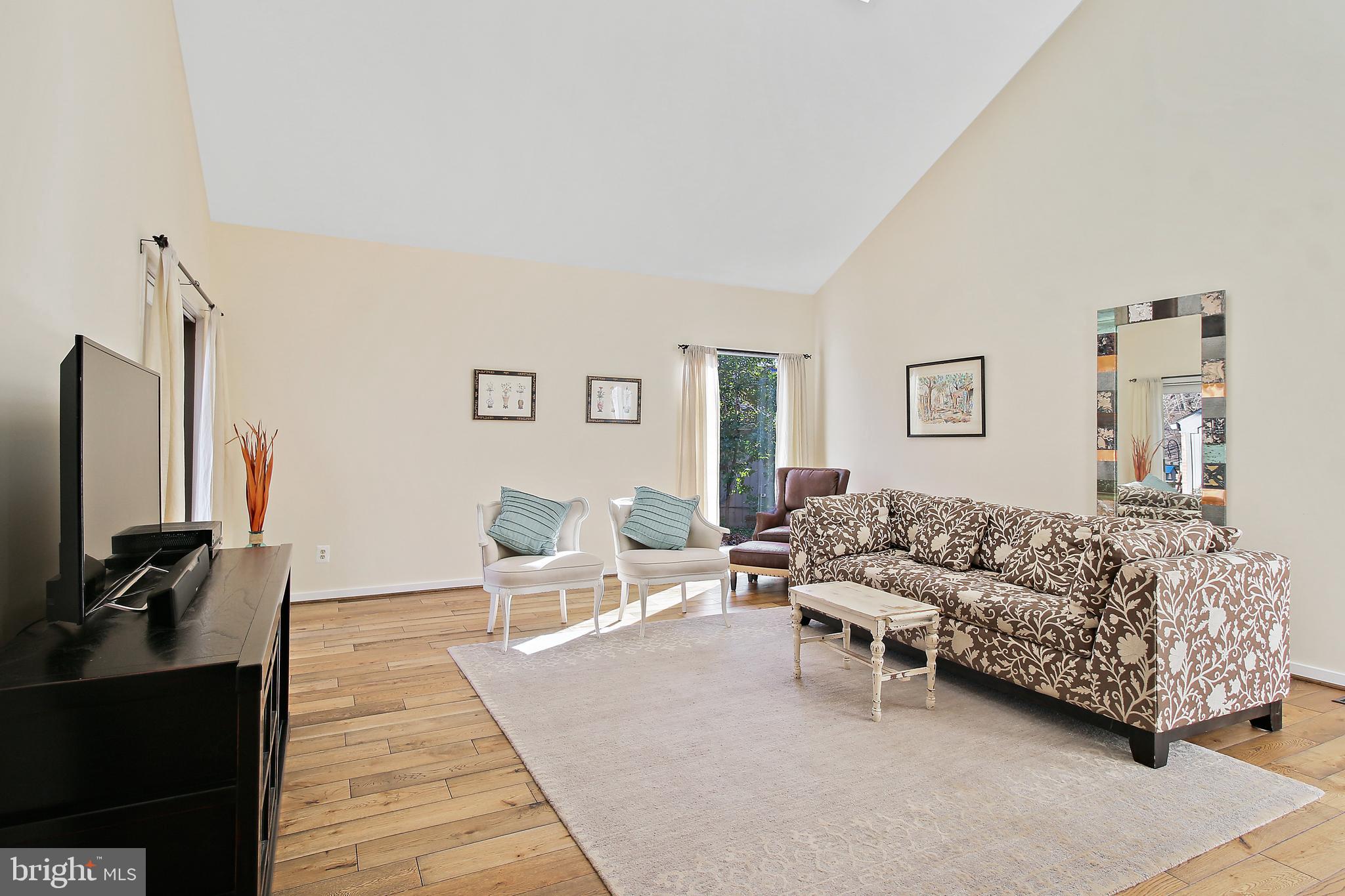 2003 Upper Lake Drive Reston, VA 20191 - Photo 22 of 89 Living room - spacious and bright.