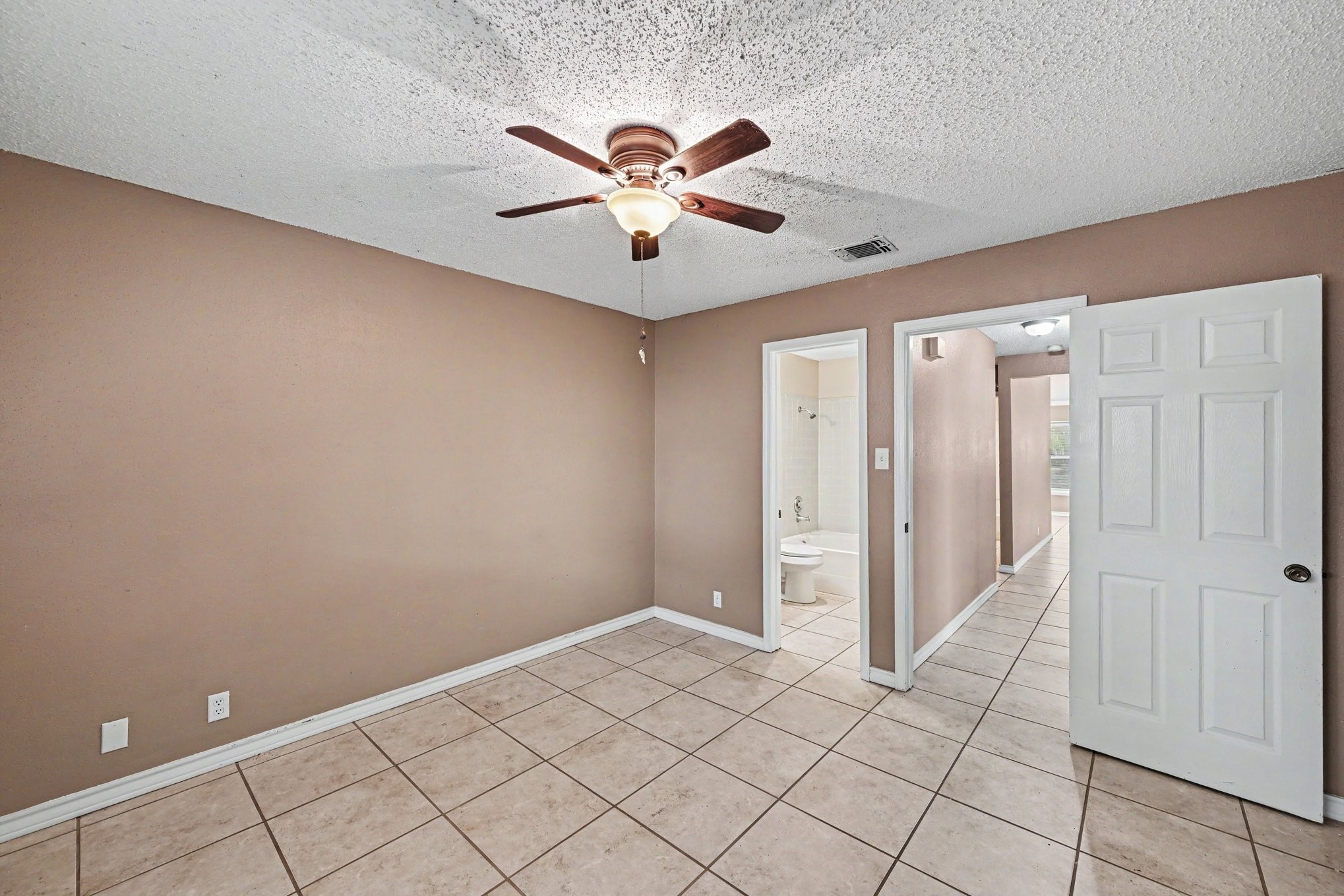 8406 Forest Ridge Drive San Antonio, TX 78239 - Photo 18 of 33 a view of an empty room