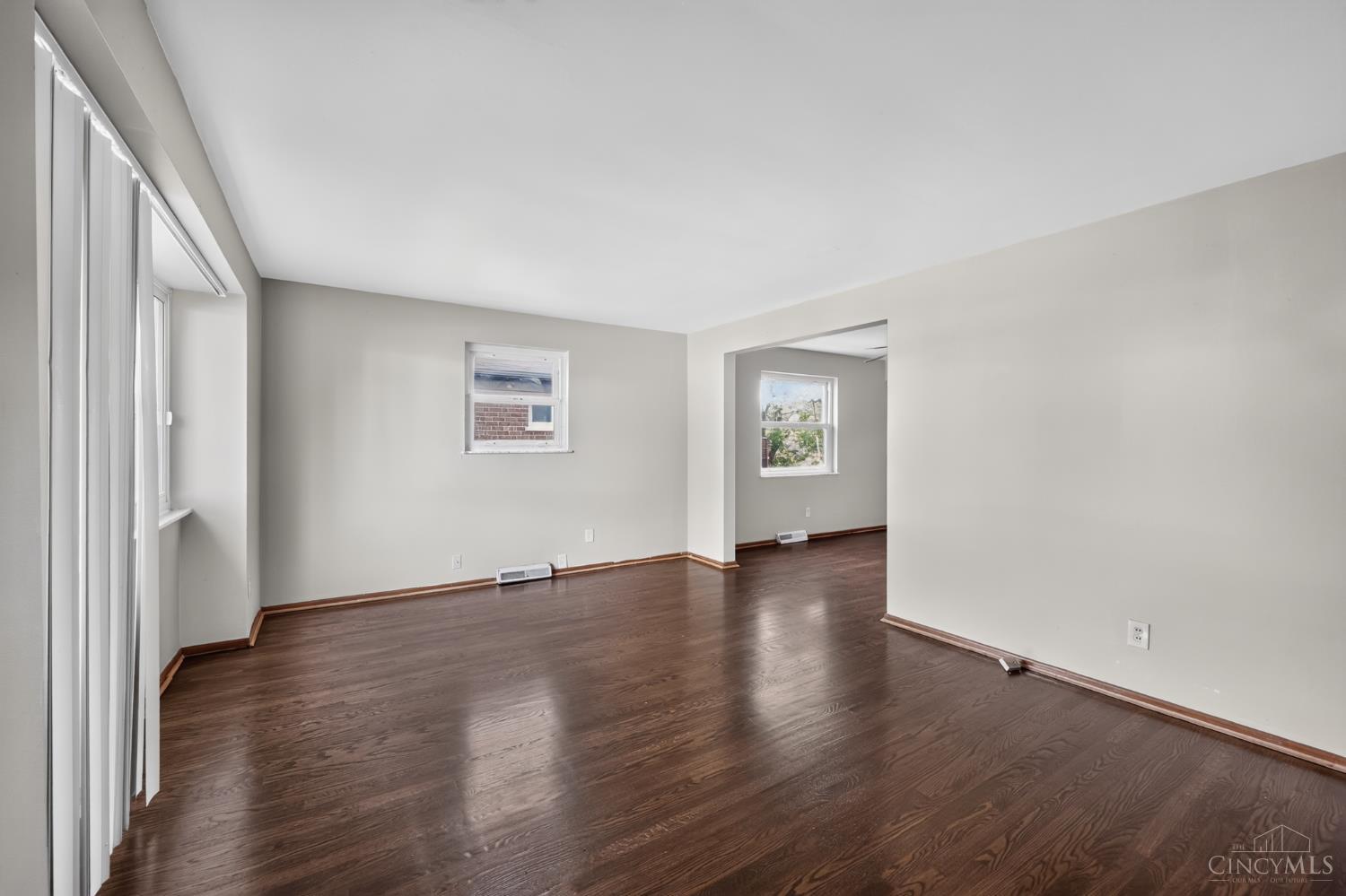 6633 Daly Road Cincinnati, OH 45224 - Photo 5 of 28