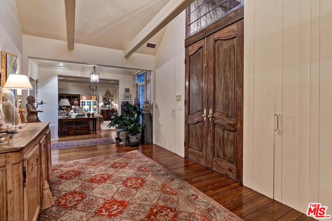 602 Foothill Road Beverly Hills, CA 90210 - Photo 4 of 25