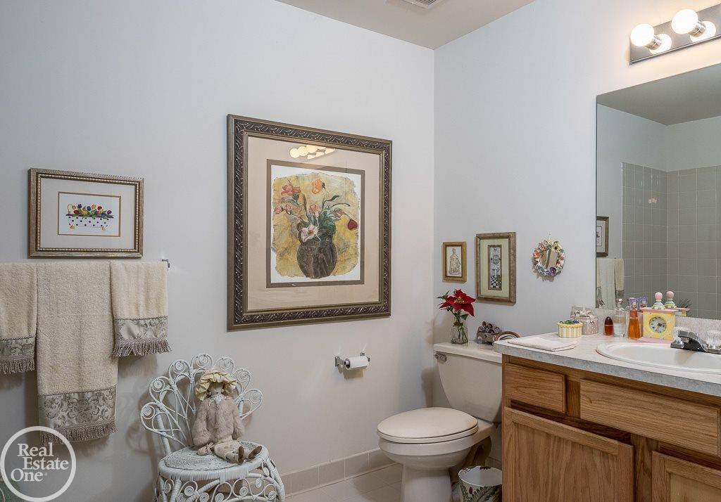 1902 Flagstone Circle Rochester, MI 48307 - Photo 12 of 18 31258890-11.JPG