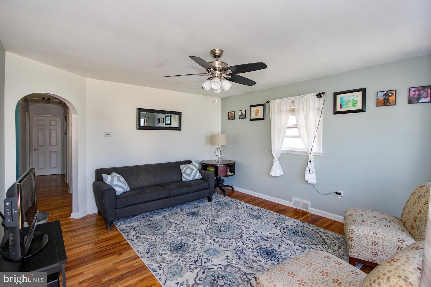 407 Blakeley Road Wallingford, PA 19086 - Photo 2 of 23